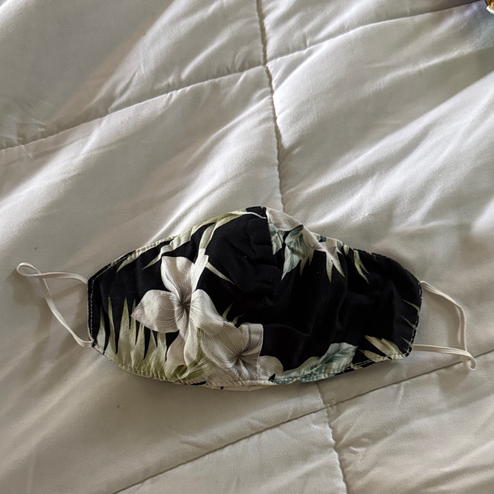 Floral Black reversible Face Mask - Hawaiian print